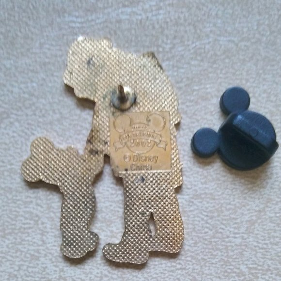 Disney vintage pin Mickey and First Responder Fireman - Picture 2 of 3